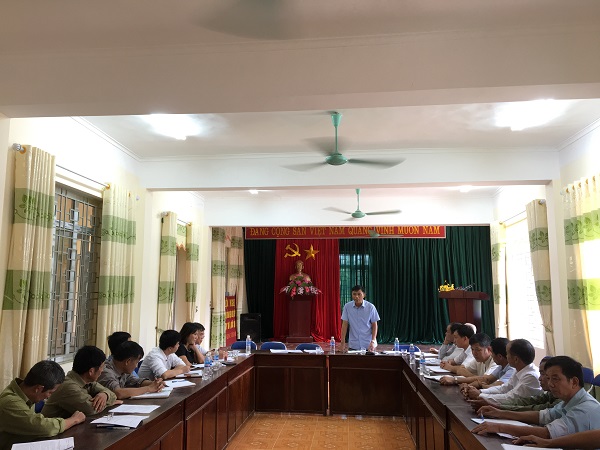 Chủ tịch Hubet com huyện làm việc với xã Quài Nưa về xây dựng nông thôn mới