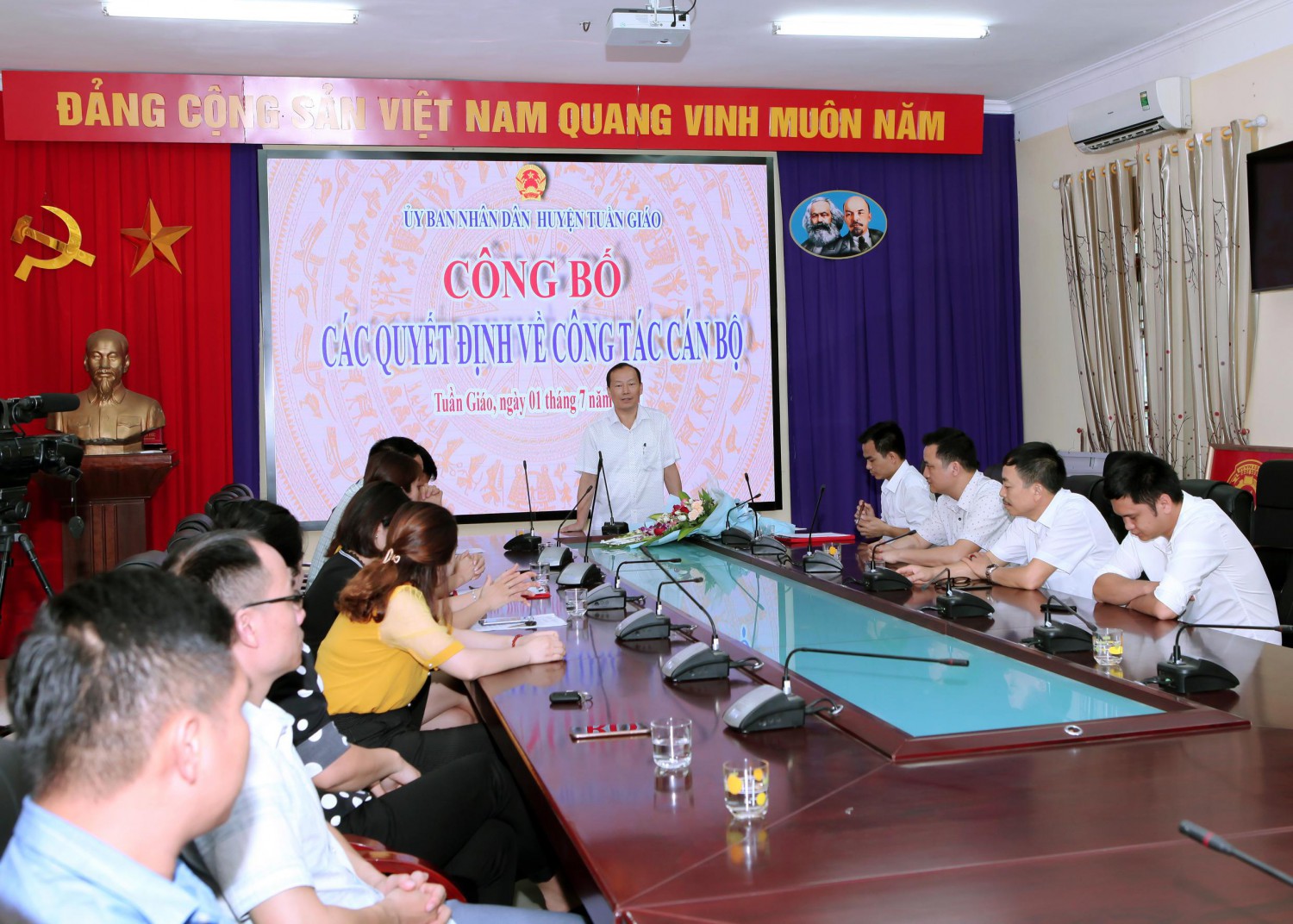 Đ/c Mùa Va Hồ - UVBTV, Phó Chủ tịch Hubet com huyện Tuần Giáo phát biểu chúc mừng