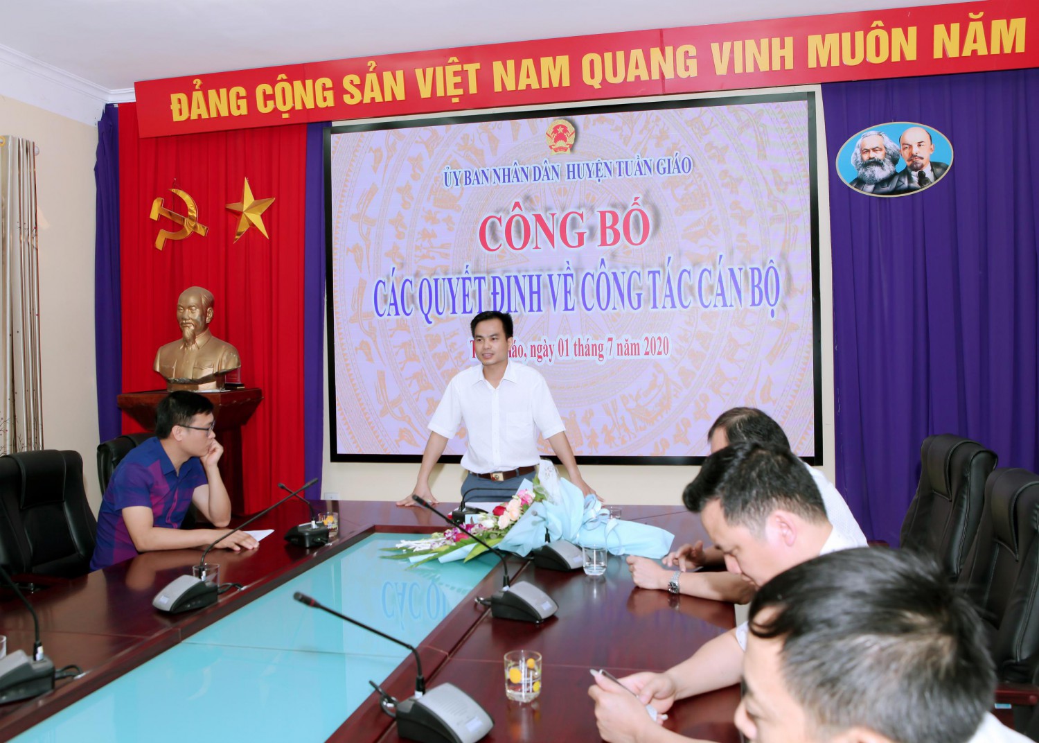 Đ/c Nguyễn Văn Bách - Tân Phó Chánh Hubet1122 Red 88.vin - Hubet com huyện Tuần Giáo phát biểu nhận nhiệm vụ