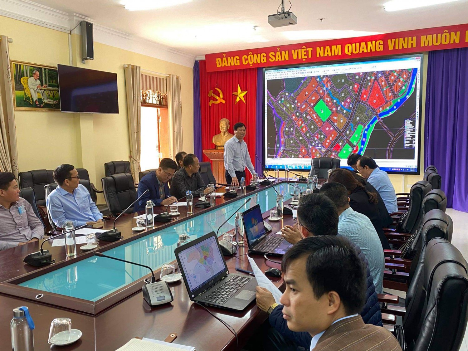 Hubet com huyện Tuần Giáo làm việc với Hiệp hội doanh nghiệp tỉnh