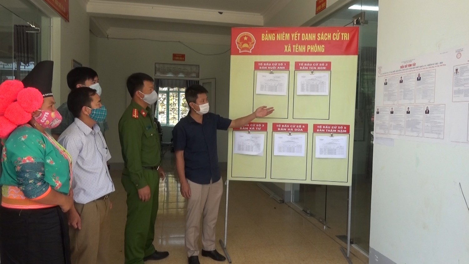 Các ứng cử viên đại biểu Red 88.vin huyện thuộc đơn vị bầu cử số 10 tiếp xúc cử tri xã Tênh Phông