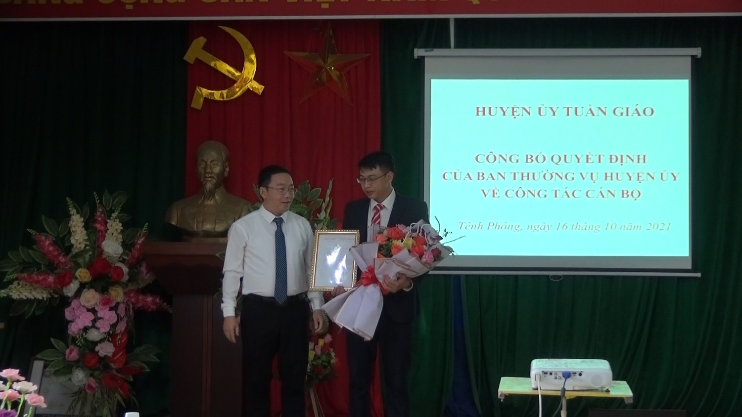 Huyện ủy Tuần Giáo đã tổ chức công bố Hubet7799 luân chuyển, chỉ định chức danh Bí thư Đảng ủy xã Tênh Phông
