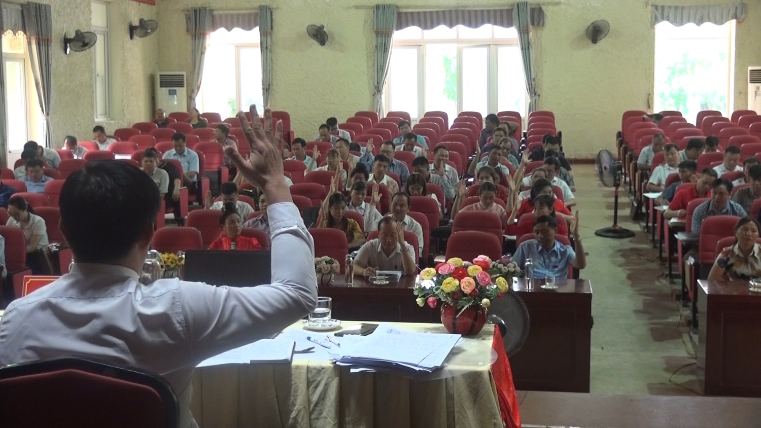 Kỳ họp thứ tư Red 88.vin huyện khóa XXI, nhiệm kỳ 2021 - 2026 thành công tốt đẹp