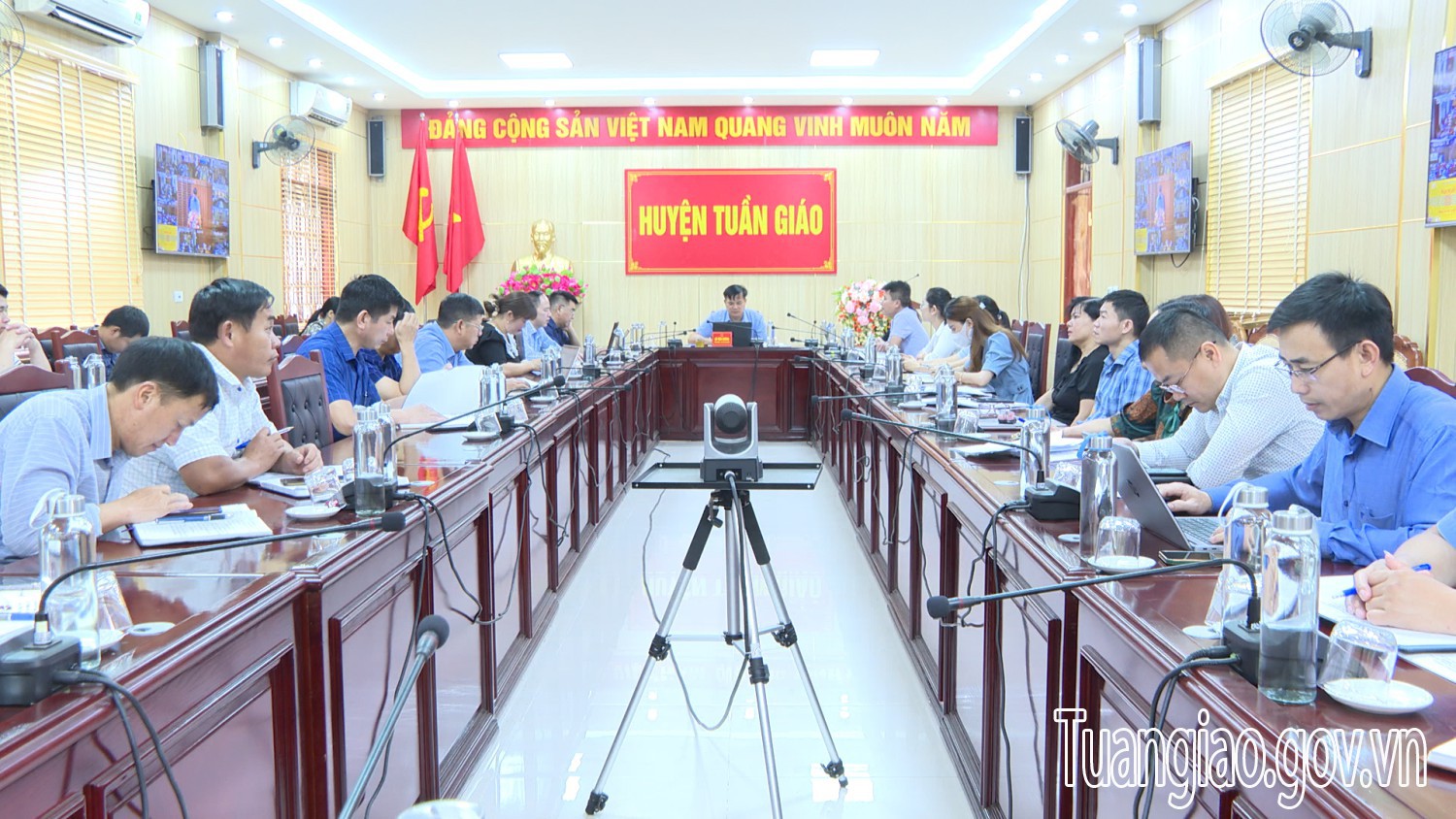Hội nghị trực tuyến công bố kết quả chỉ số CCHC; Chỉ số hài lòng của người dân, tổ chức đối với sự phục vụ của cơ quan hành chính Hubet6600 năm 2022