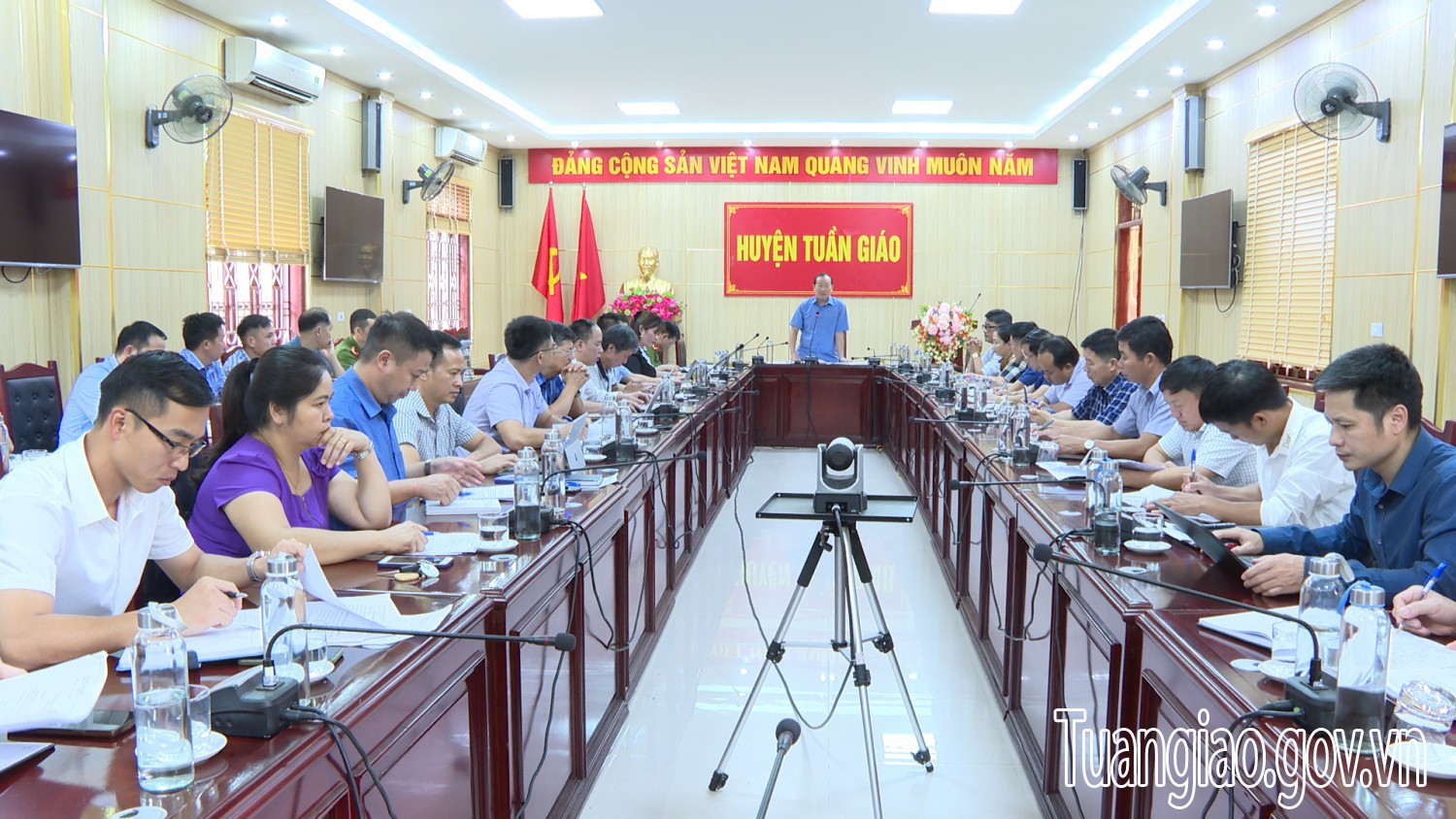 Họp đánh giá kết quả triển khai thực hiện Hubet88 Chuyển đổi số và thực hiện Đề án 06