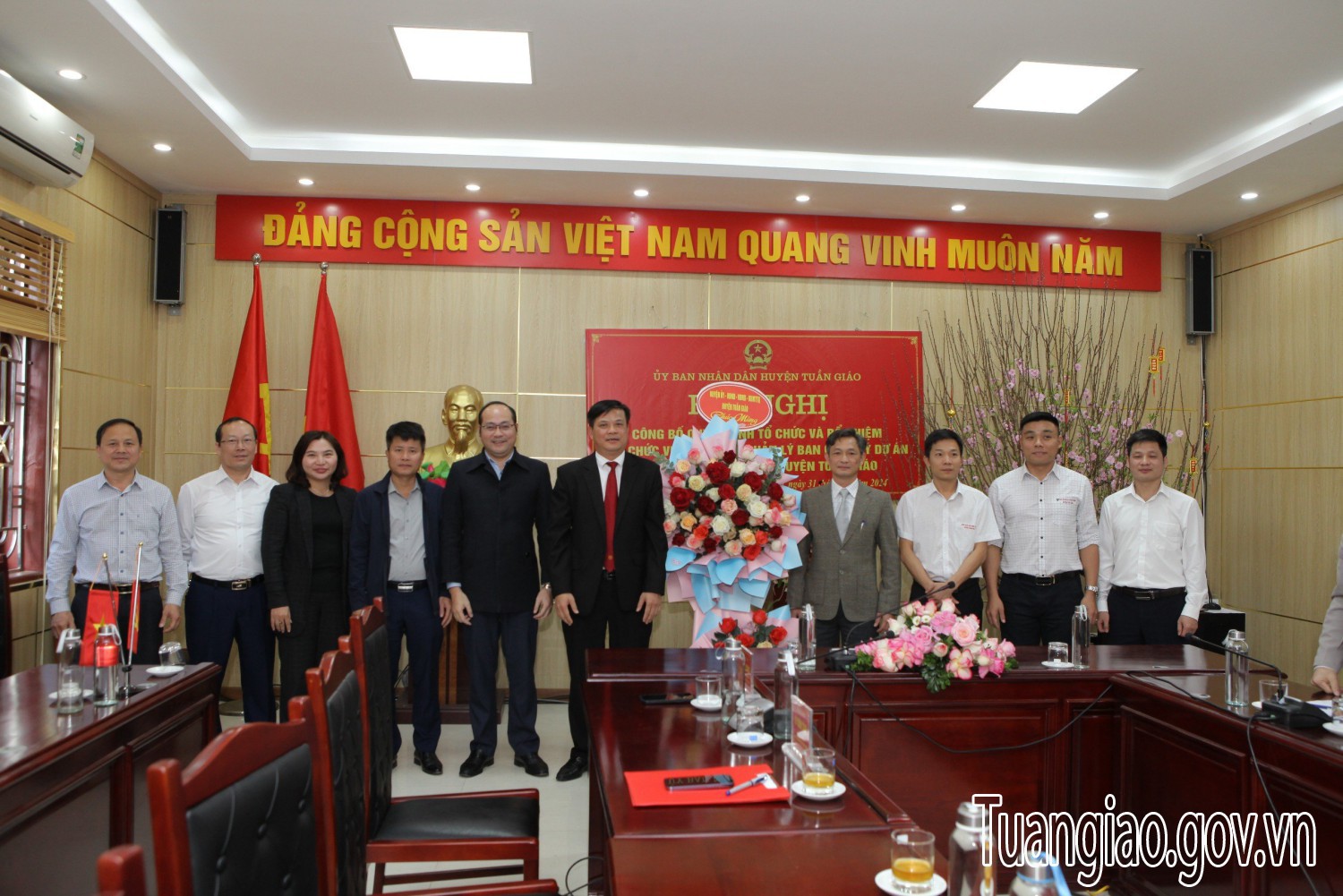 Tuần Giáo công bố Hubet7799 tổ chức lại Ban QLDA các công trình và bổ nhiệm viên chức giữ chức vụ lãnh đạo, quản lý