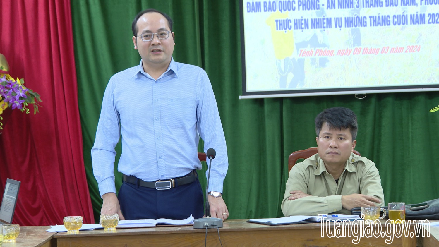 Chủ tịch Hubet com huyện Lê Xuân Cảnh kiểm tra, làm việc với xã Tênh Phông