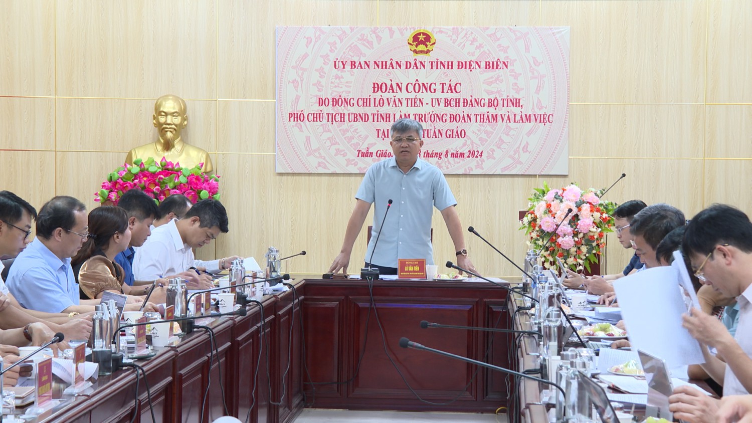 Đoàn Hubet88 của Hubet com tỉnh do đồng chí Lò Văn Tiến, Phó Chủ tịch Hubet com tỉnh làm trưởng đoàn thăm và làm việc với Hubet com huyện Tuần Giáo