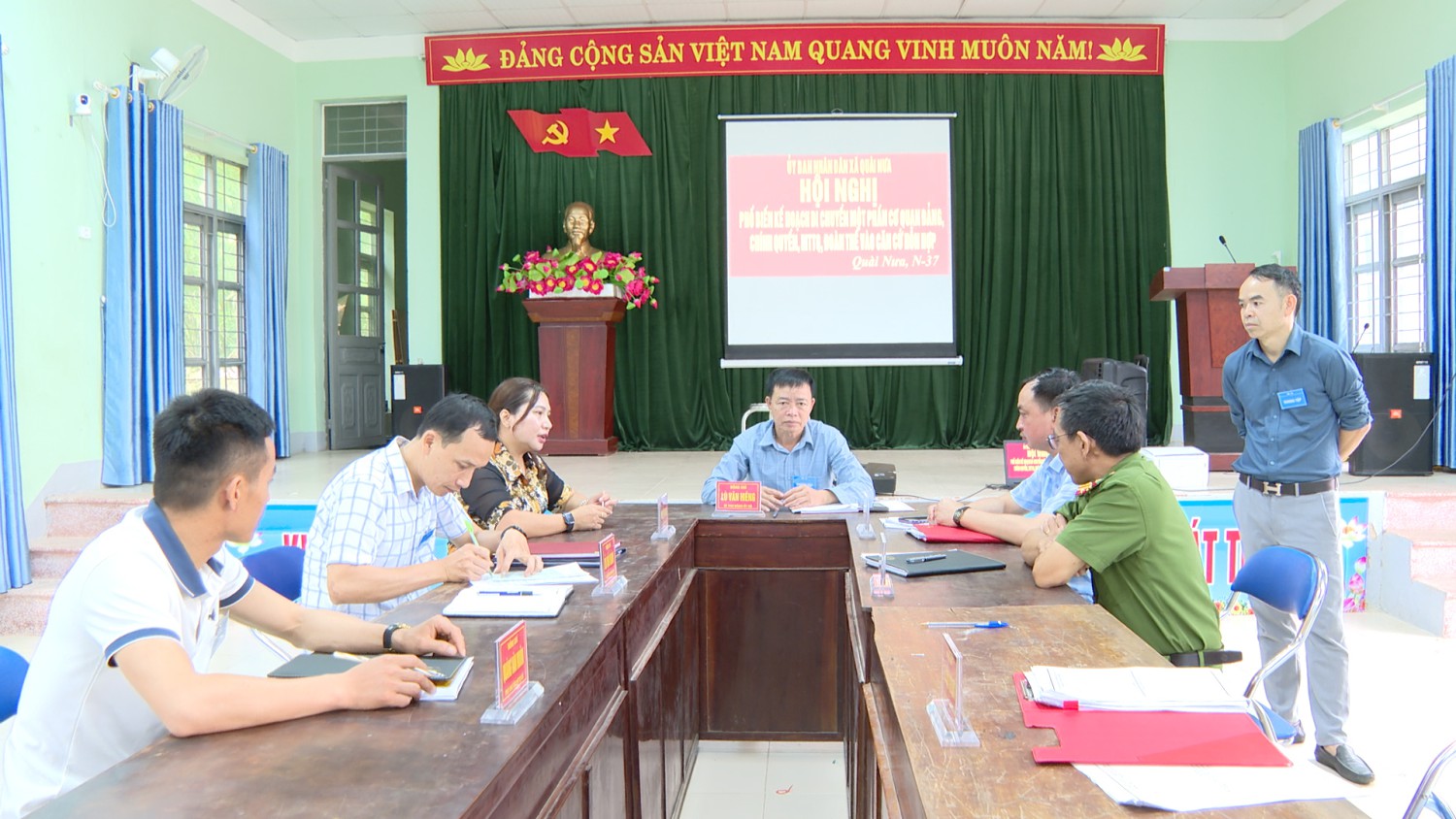 Đồng chí Phạm Thị Tuyên- Phó Chủ tịch Hubet com huyện kiểm tra Hubet88 chuẩn bị diễn tập chiến đấu trong khu vực phòng thủ xã Quài Nưa năm 2024.