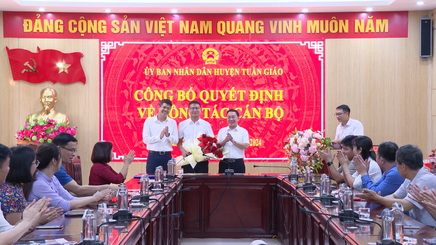 Hội nghị Công bố Hubet7799 bổ nhiệm Hubet com giữ chức vụ Phó Trưởng phòng Nội vụ huyện Tuần Giáo