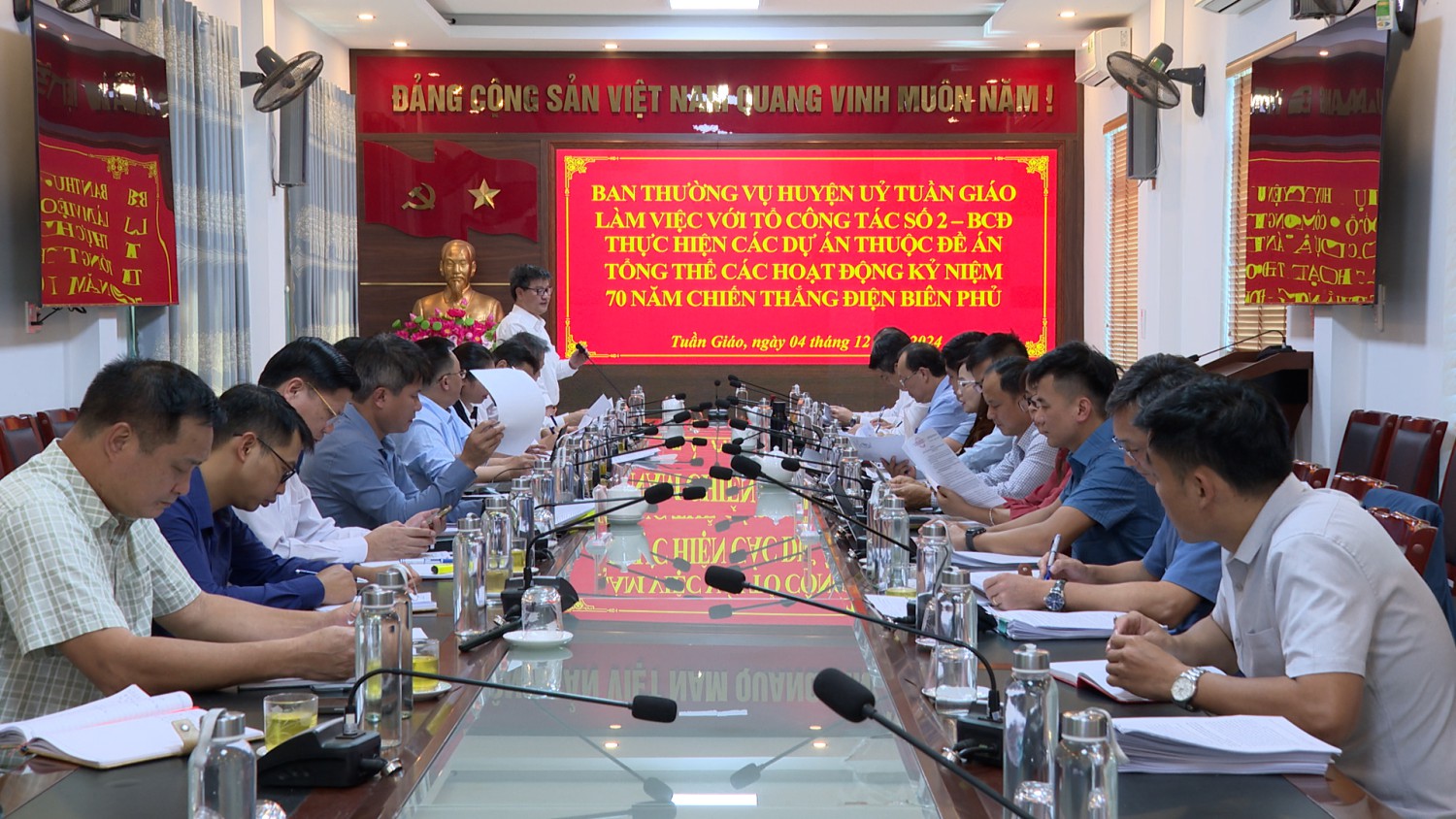 Ban Thường vụ Huyện ủy Tuần Giáo làm việc với tổ Hubet88 số 2 - BCĐ thực hiện các dự án thuộc Đề án tổng thể các hoạt động kỷ niệm 70 năm chiến thắng Điện Biên Phủ