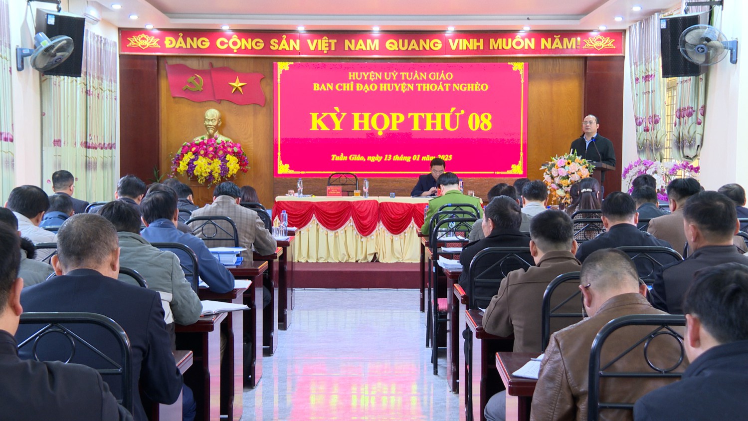 Ban Chỉ đạo huyện thoát nghèo huyện Tuần Giáo tổ chức Hubet thứ 8