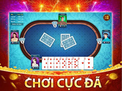 Bí thư Huyện ủy Tuần Giáo thăm, tặng quà các gia đình chính sách  nhân dịp 30/4