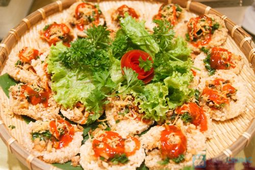 Ngày 23/4, tại bản Lồng - xã Tỏa Tình, Hội Liên hiệp Phụ nữ huyện phối hợp với Hội Nông dân tổ chức “Hội chợ trưng bày, giới thiệu sản phẩm nông sản và Hội thi nấu ăn Ẩm thực miền Ban trắng lần thứ 6 năm 2025”