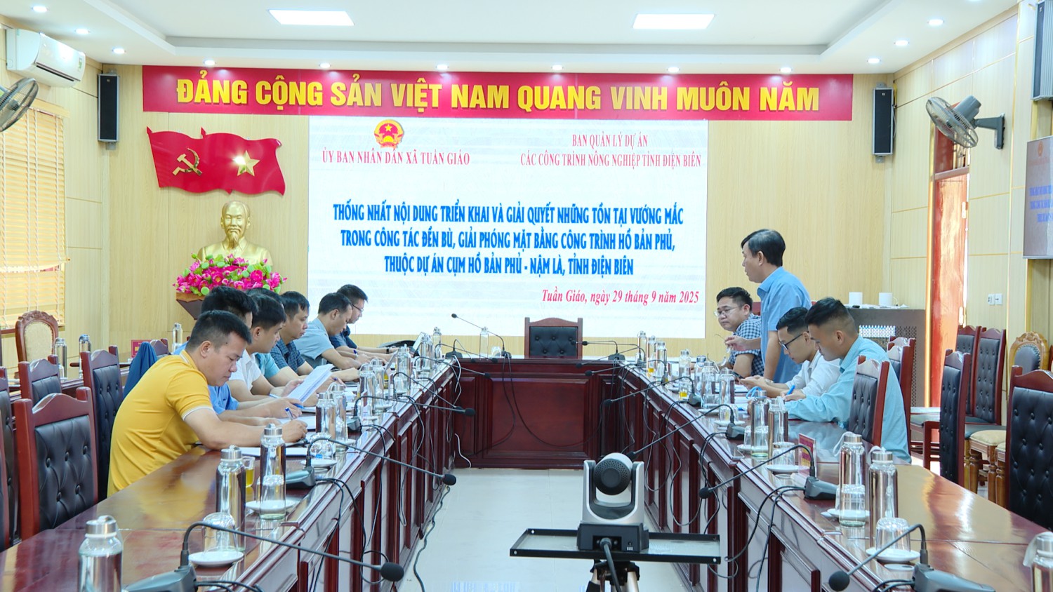 Thống nhất nội dung triển khai và giải quyết những tồn tại vướng mắc trong Hubet88 đền bù, giải phóng mặt bằng công trình Hồ bản Phủ thuộc dự án cụm  Hồ bản Phủ- Nậm Là