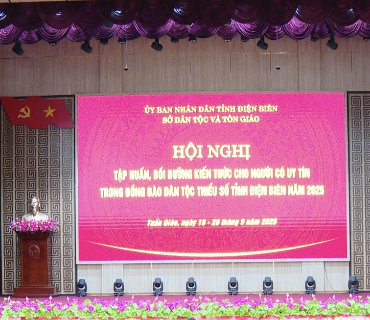 Khai mạc Hội nghị tập huấn, bồi dưỡng kiến thức cho người có uy tín  trong đồng bào dân tộc thiểu số năm 2025