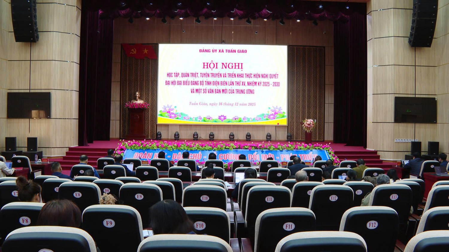 Xã Tuần Giáo dự Hội nghị học tập, quán triệt, tuyên truyền và triển khai thực hiện Nghị quyết Đại hội đại biểu Đảng bộ tỉnh Điện Biên lần thứ XV nhiệm kỳ 2025-2030 và một số văn bản mới của Trung ương