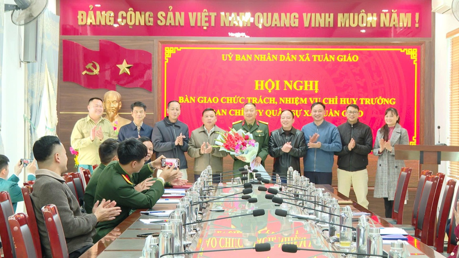 Hội nghị bàn giao chức trách, nhiệm vụ Chỉ huy trưởng Ban Chỉ huy quân sự xã Tuần Giáo