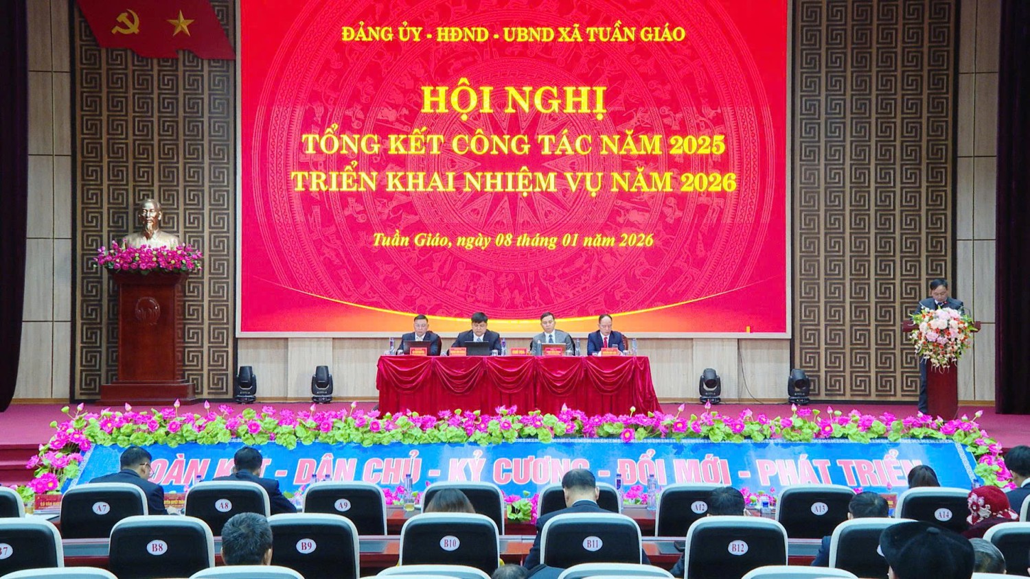 Khen thưởng 124 tổ chức đảng, đảng viên  hoàn thành xuất sắc nhiệm vụ năm 2025