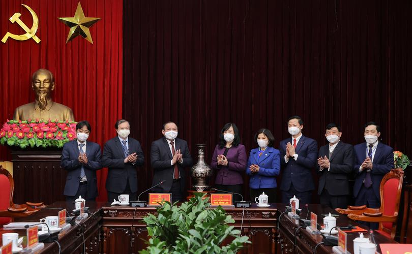 Chương trình vùng Tuần Giáo 2 trao 50 suất quà Tết cho trẻ em trên địa bàn xã